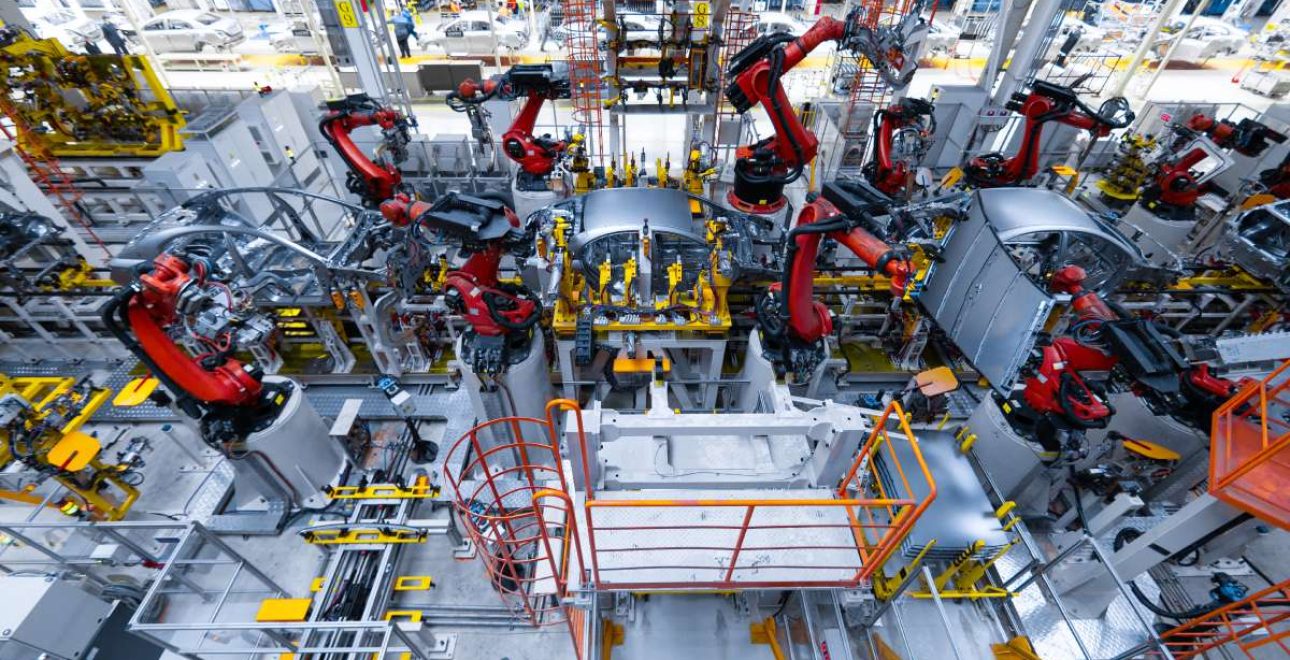 assembly-line-production-new-car-automated-welding-car-body-production-line-robotic-arm-car-production-line-is-working (1)