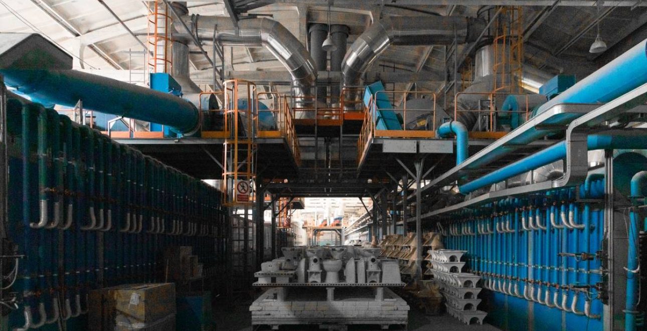 ceramic-factory-is-producing-ceramic-sanitary-ware-ceramic-toilet-semi-finished-products-factory-ceramics-factory-industrial-environment (1)