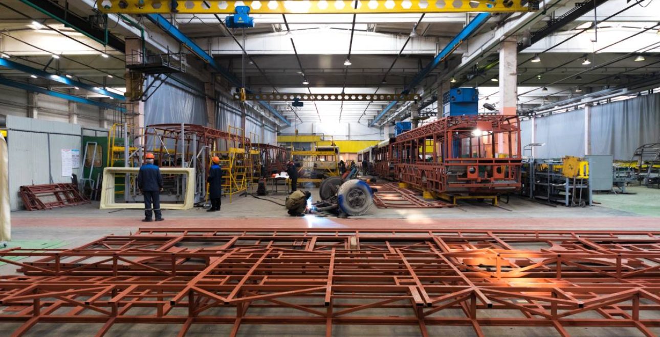 one-working-day-modern-automatic-bus-trolleybus-car-production-with-unfinished-cars-workers-protective-uniform-factory-background-automobile-assembly-line-welding-arm (1)